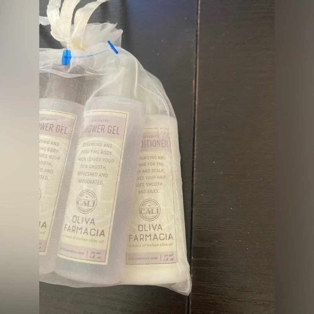 4/$25 Olivia Farmacia Travel set. 6 piece set. Made with extracts of italian oil
